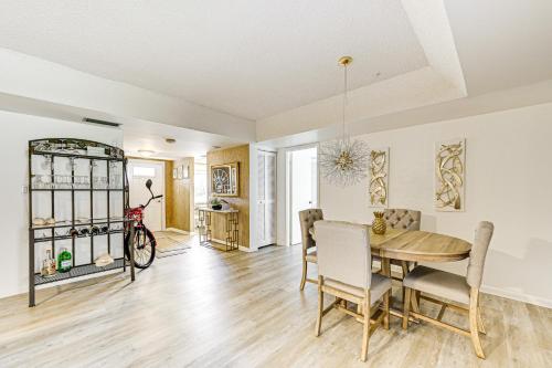 3 Mi to Downtown Naples: Country Club Condo! in East Naples