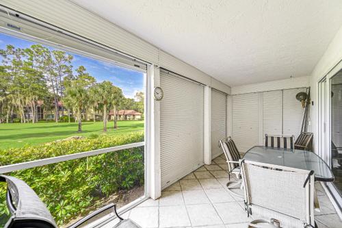 3 Mi to Downtown Naples: Country Club Condo! in East Naples