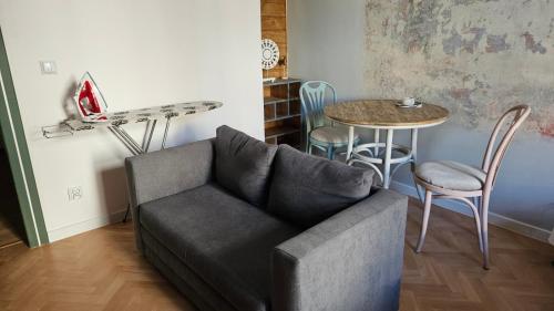 Stylish ART Studio free parking - Tap to explore photos