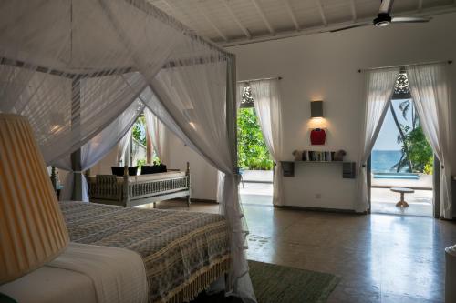 Villa - Beach Front image 9