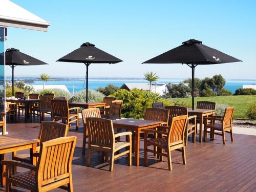 Restaurant, Silverwater Resort in Phillip Island