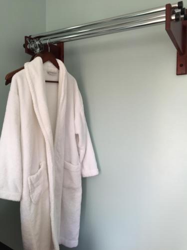 Relax Inn North Babylon - image 7