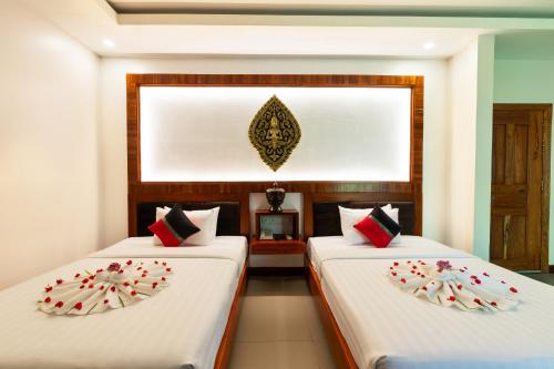 Deluxe Twin Room  image 9