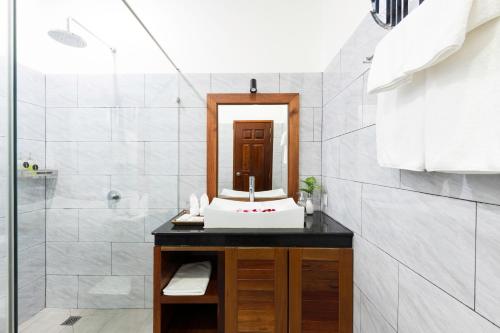 Landmark Room image 10