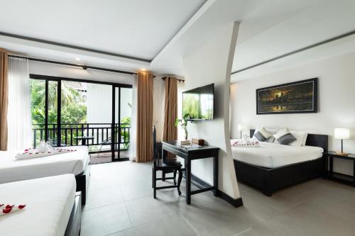 Deluxe Family Room  image 6
