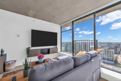 SKYVIEW, 40th FLOOR! 2BR CONDO IN DOWNTOWN VANCOUVER in Vancouver, Canada
