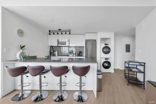 SKYVIEW, 40th FLOOR! 2BR CONDO IN DOWNTOWN VANCOUVER in Vancouver, Canada