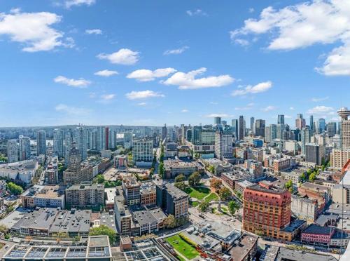 SKYVIEW, 40th FLOOR! 2BR CONDO IN DOWNTOWN VANCOUVER in Vancouver, Canada