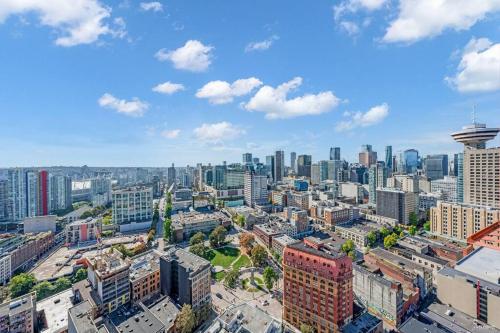 SKYVIEW, 40th FLOOR! 2BR CONDO IN DOWNTOWN VANCOUVER in Vancouver, Canada