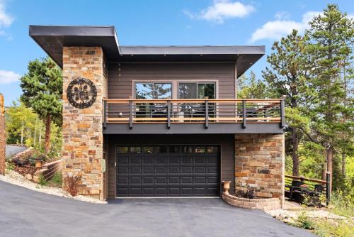 Treehouse 1BR with Hot Tub home in Black Hawk, USA