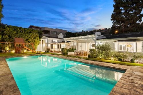 Belmont Beverly Hills by Stay Awhile Villas in Los Angeles, USA