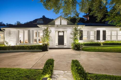 Belmont Beverly Hills by Stay Awhile Villas in Los Angeles, USA