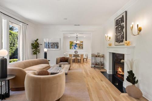 Belmont Beverly Hills by Stay Awhile Villas in Los Angeles, USA