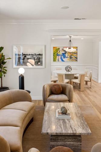 Belmont Beverly Hills by Stay Awhile Villas in Los Angeles, USA