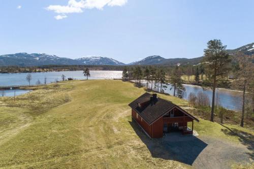 Storhytta - 16p - Norwegian nostalgia by the water in Vradal