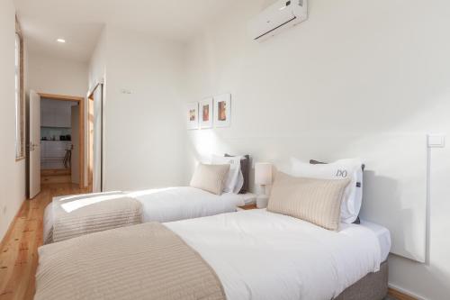 Two-Bedroom Premium Apartment with Terrace image 3
