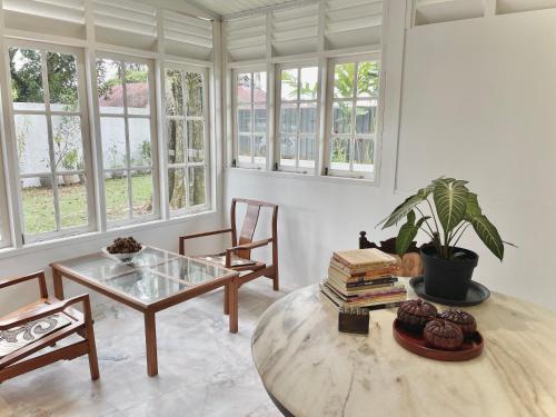 ห้องส่วนกลางสำหรับนั่งเล่น/ดูทีวี, The Petrichor near เนินเขาแม็กซ์เวลล์ (บูกิตลารุต)