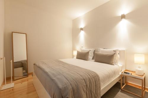 Two-Bedroom Deluxe Apartment with Terrace and Garden image 9