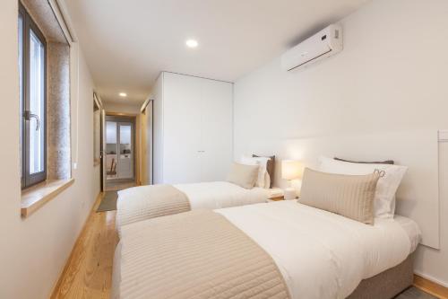 Two-Bedroom Deluxe Apartment with Terrace and Garden image 3