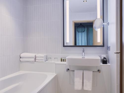 room detail thumbnail 2