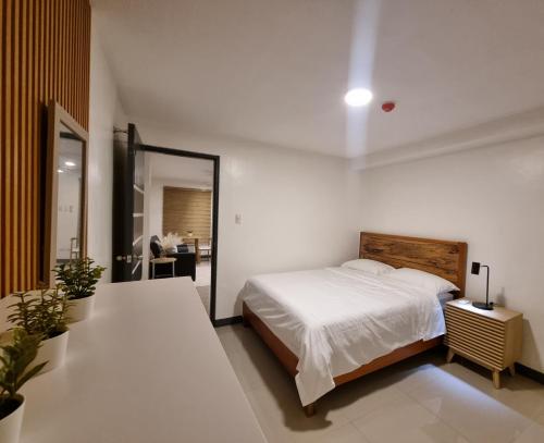 Flat 35, Unit 2A near SM Center Las Piñas