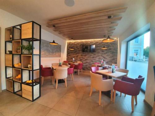 ห้องอาหาร, Rooms S Center in ดอบระนา