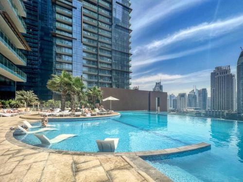 Dubai Marina 1BR with Pool Near Shops & Restaurants, Дубай (фото 7)