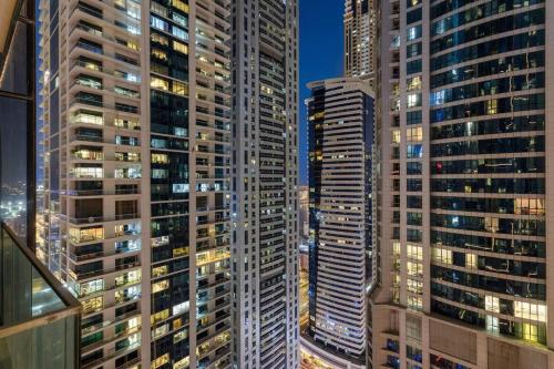 Dubai Marina 1BR with Pool Near Shops & Restaurants, Дубай (фото 9)