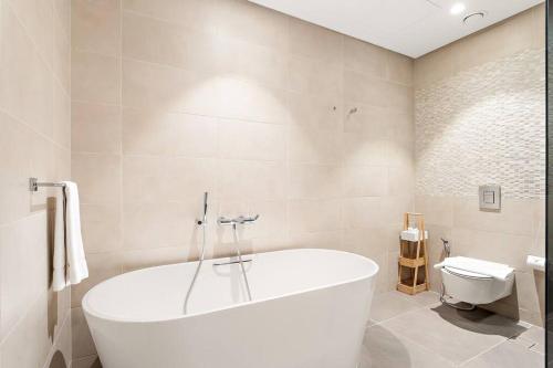 Dubai Marina 1BR with Pool Near Shops & Restaurants, Дубай (фото 5)