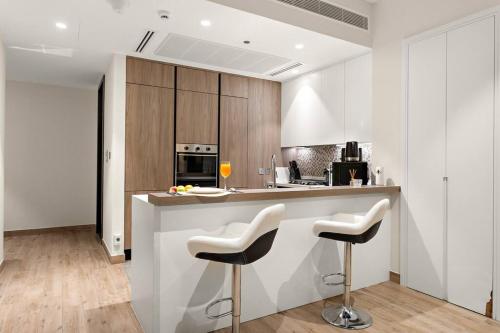 Dubai Marina 1BR with Pool Near Shops & Restaurants, Дубай (фото 3)