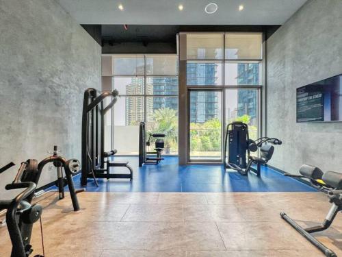 Dubai Marina 1BR with Pool Near Shops & Restaurants, Дубай (фото 6)