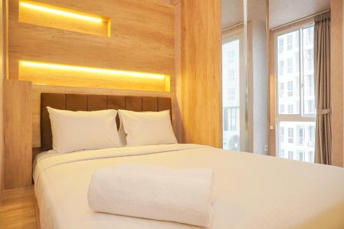 Homey and Well Furnished Studio Tokyo Riverside PIK 2 Apartment By Travelio, Tangerang