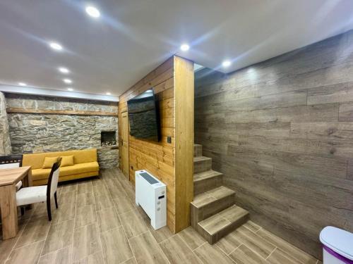 Koplietošanas atpūtas telpa ar TV, Петропавловската Къща in Lyaskovets