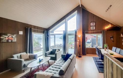 3 Bedroom Beautiful Home In Forsand in Forsand