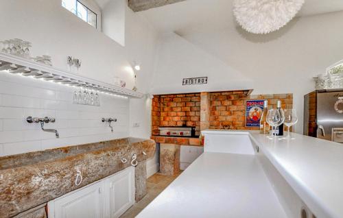 Konyha, Gorgeous Home In Narbonne With Private Swimming Pool, Can Be Inside Or Outside in Narbonne