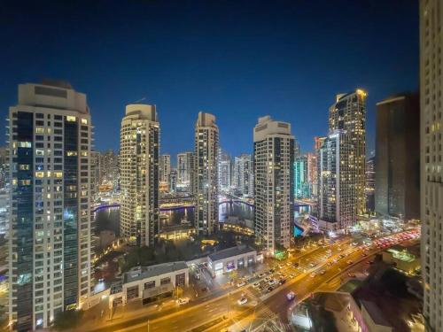 FIRST CLASS 2BR Luxurious Escape, Dubaj