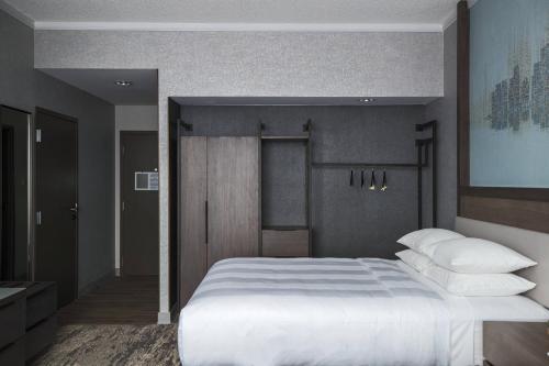 King Room image 5