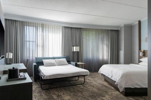 One-Bedroom King Suite room in Courtyard by Marriott Chicago at Medical District/UIC
