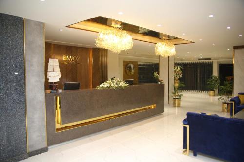 大堂, Envoy Continental Hotel, Blue Area , Islamabad in 伊斯蘭瑪巴德