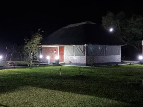 Yousha Safari Lodge in Kakumbi