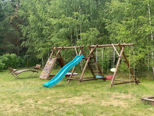 Spēļu laukums, Agroturystyka Szczebra 33c Dolina Rospudy pod Augustowem, Apartamenty 2-pokojowe z aneksami kuchenny in Nowinka