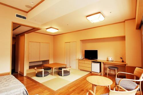 room detail thumbnail 1