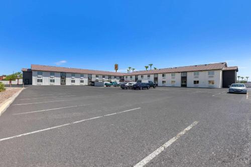 Super 8 by Wyndham Goodyear/Phoenix Area - image 13