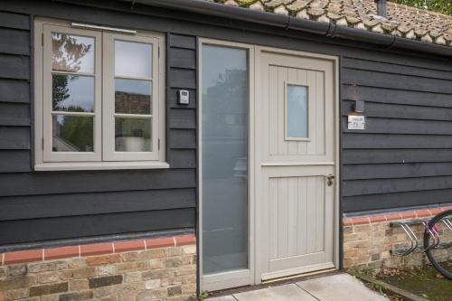 4 x Newly refurbished private access rooms with ensuites - restaurant on-site in Fen Ditton