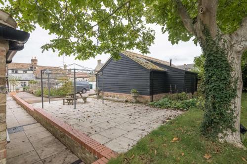 4 x Newly refurbished private access rooms with ensuites - restaurant on-site in Fen Ditton