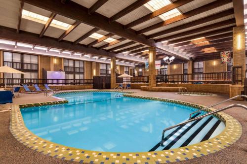 Ramada by Wyndham Alpena, Алпена (фото 7)