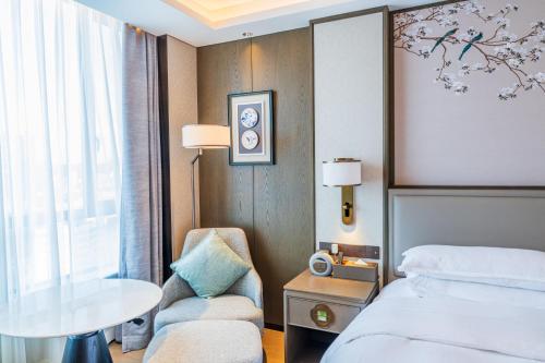 Yuexiu Hotel Guangzhou,Curio Collection by Hilton-Free shuttle between hotel and Exhibition Center during Canton Fair & Exhibitor Registration Counter