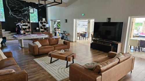 ห้องส่วนกลางสำหรับนั่งเล่น/ดูทีวี, La madone in แปร์ตุย