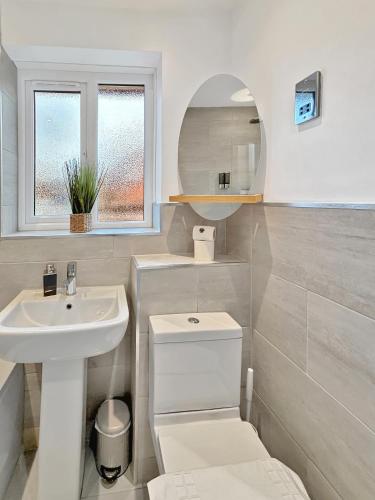 Amaya Three - Newly Renovated - Sleeps 6 - Grantham - Garden & Driveway, Grantham (foto 7)
