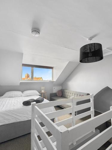 . Amaya Four - Sleeps 5 - 1 bed apartment - Newly renovated- Close to town centre -Grantham Free Gym Access